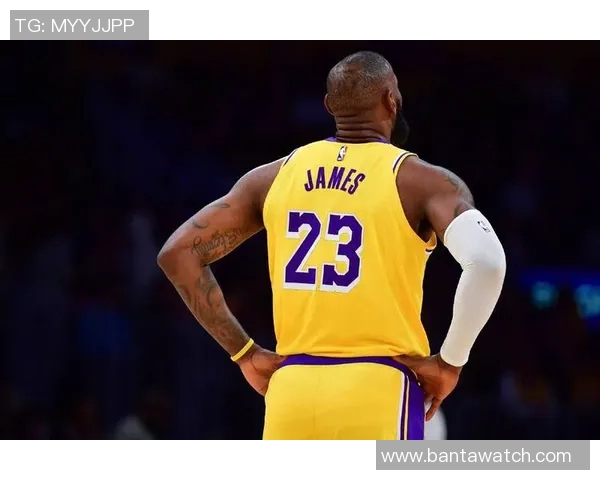 湖人新赛季揭幕战:詹姆斯轰准三双数据刷新历史纪录 湖人新赛季揭幕战:詹姆斯轰准三双数据刷新历史纪录